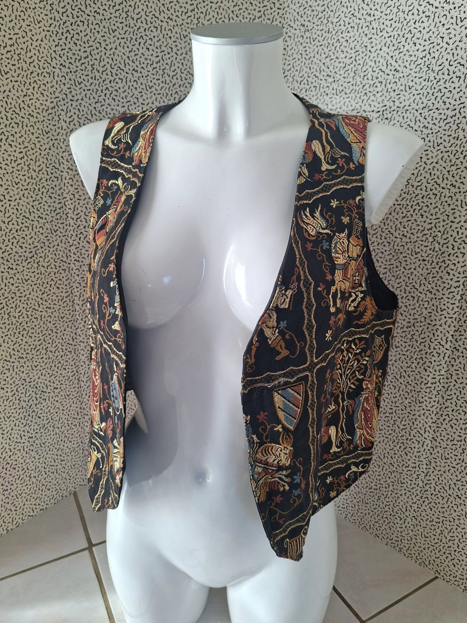 Colete vintage reversível jacquard tapeçaria medieval cavaleiro preto M L – photo 6